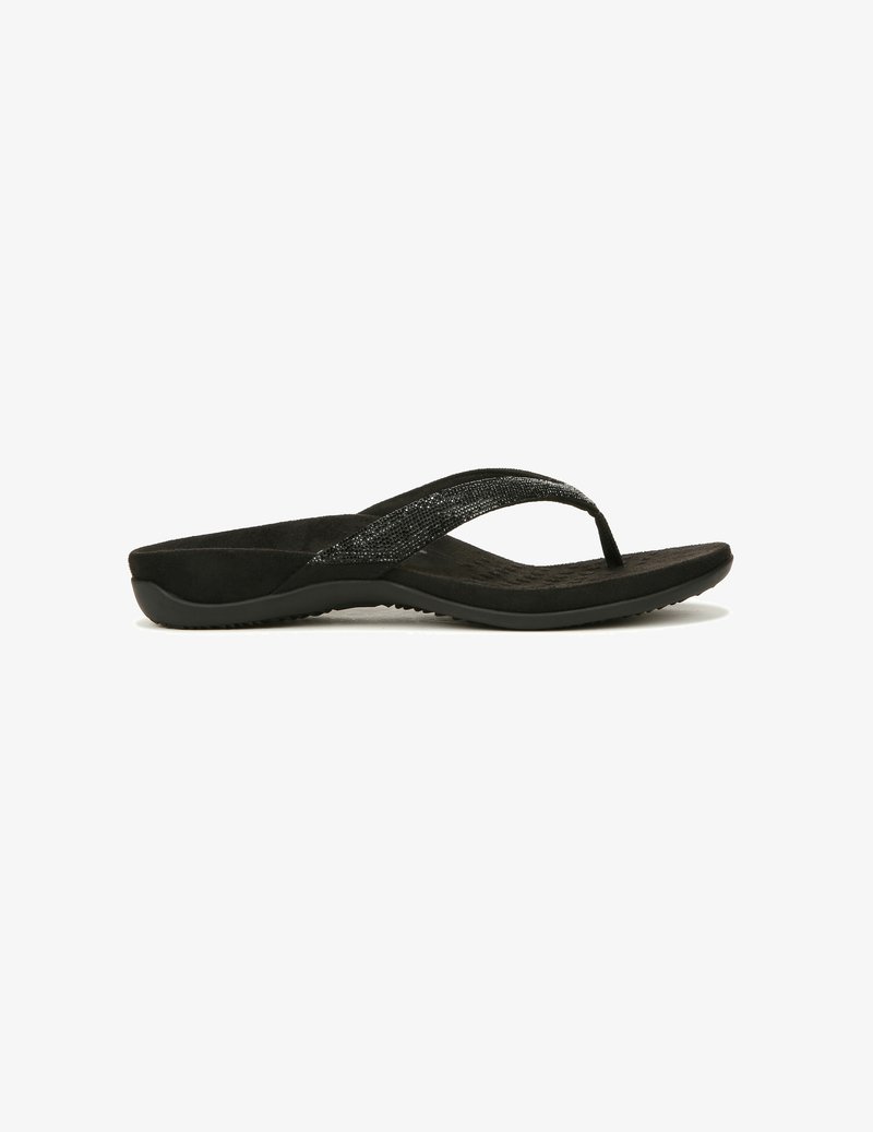 Sandales noires en tongs avec des bandes en tissu texturé, arborant un léger éclat. Semelle intérieure rembourrée et semelle flexible pour un confort optimal.