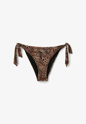 Braguitas de bikini con estampado de leopardo y lazos laterales, con forro interior negro, colocadas planas sobre un fondo blanco.