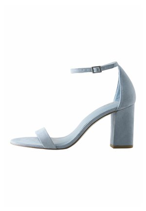 Hellblaue Wildleder-Damensandalette mit Blockabsatz, Knöchelriemen mit Schnalle und offenem Zehenriemen.