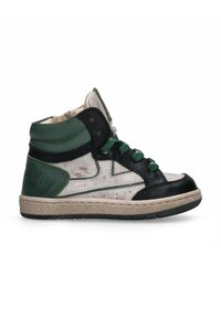 Sneaker mid-top con una toma superiore a strisce bianche e verdi, accenti in pelle nera, lacci verdi e una suola in gomma testurizzata.