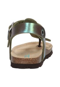 Groene metallic leren sandaal met een kurken voetbed, verstelbare band en platte rubberen zool. Heeft een afgerond ontwerp en minimalistische hardware.