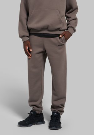 WRSTBHVR, WRSTBHVR PANTS ILAY V3 SWEATPANTS UNISEX - Παντελόνι φόρμας - dark gull gray