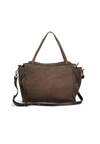 Sac fourre-tout en daim marron avec doubles poignées et bandoulière amovible, forme rectangulaire et fermeture éclair sur le dessus.