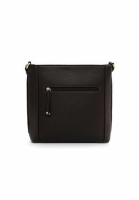 Tumepruuni tekstuuriga nahast risti kandes kott, millel on esipoolne tõmblukuga tasku ja kullatooni riistvara reguleeritavate rihmaotste juures.