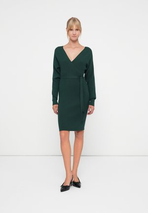 VMHOLLYREM V NECK DRESS - Svetríkové šaty - pine grove