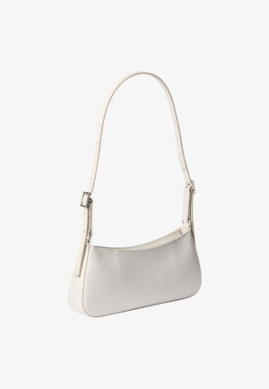 Sac à épaule blanc avec bandoulière réglable et motif texturé subtil, forme rectangulaire aux bords arrondis, boucle argentée sur la bandoulière.