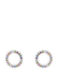 Pendientes de joyería con forma circular, adornados con piedras preciosas de colores variados (rosa, azul, amarillo, verde) engastadas en plata.
