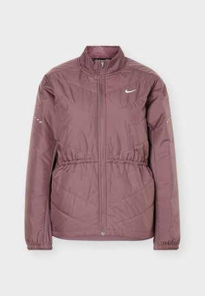 Mauve lett vattert jakke med hel frontglidelås, høy krage, elastisk midje og mansjetter, og hvit Nike-logo på brystet.