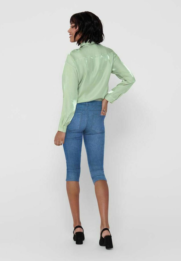 ONLRAIN REG SK KNICKERS - Denim shorts2