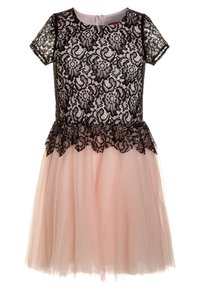 Robe en dentelle noire avec manches courtes, taille peplum à bords festonnés et jupe en tulle rose superposée, dotée d'une fermeture éclair à l'arrière.