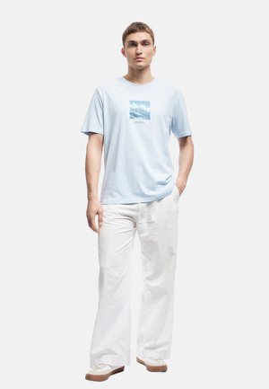- T-shirt z nadrukiem