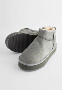 Next Zimní obuv - metallic