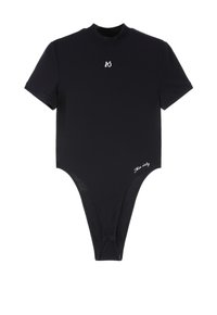 Bodysuit negro de manga corta con cuello alto, hecho de material elástico. Presenta un logo blanco en el pecho y una elegante escritura en la cadera.