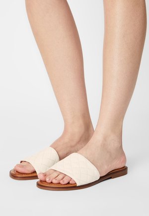 Tata Italia, Mules - white