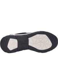 Czarna podeszwa zewnętrzna sneakerów z białą podeszwą środkową. Posiada teksturowany wzór bieżnika oraz logo "iGo Dynamic" na środku.