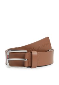 Ζώνη από δέρμα σε ταμπά χρώμα με ασημένια ορθογώνια αγκράφα, με ανάγλυφο λογότυπο "TOMMY JEANS" και ριγωτή διακοσμητική λεπτομέρεια σε κόκκινο, άσπρο και μπλε.