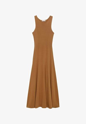 Robe longue sans manches marron en tissu doux, dotée d'un corsage ajusté et d'une jupe évasée. Design simple sans motifs ni accents visibles.