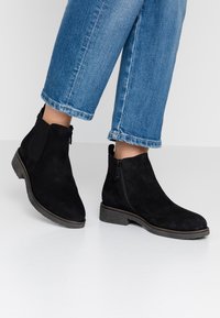 s.Oliver BLACK LABEL Botines bajos - black