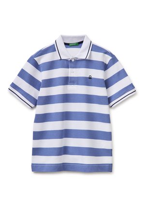 Polo a maniche corte a righe orizzontali blu e bianche con colletto bianco rifinito in nero e piccolo logo sul petto sul lato sinistro.