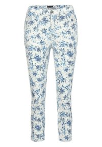 Witte bloemenpatroon broek met blauwe en marine bloemen. Gemaakt van lichtgewicht stof, met een aansluitend ontwerp en standaardzakken.