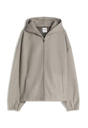 Grauer Reißverschluss-Hoodie mit Kapuze, langen Ärmeln und Seitentaschen. Hergestellt aus einem weichen, strukturierten Stoff mit gerippten Bündchen. Einfaches, minimalistisches Design.