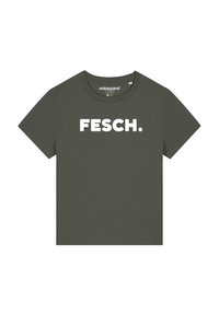 Olijfgroene katoenen t-shirt met korte mouwen en een ronde hals, met een opvallende witte "FESCH." tekstontwerp op de voorkant.