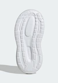 Cloudfoam-skonummer, gummimaterial, vit färg, texturerad yta med spår och mönster för grepp, märkeslogotyp "Cloudfoam."