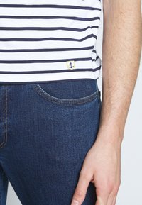 Armor lux MARINIÈRE CLASSIC T-SHIRT - T-shirts print - blanc/navire