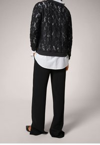 comma Pullover - black