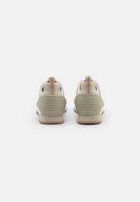 EA7 Emporio Armani LACES UNISEX - Sapatilhas - pelican/bronze