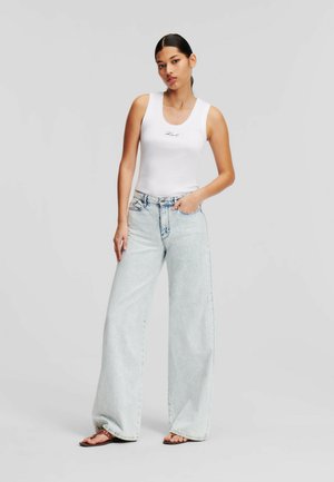 WIDE-LEG MID-RISE - Flared jeans - light blue denim