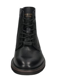 Schwarze Leder-Schnürstiefelette mit strukturiertem Obermaterial, Markenetikett auf der Zunge und braunem, gestepptem Sohle.