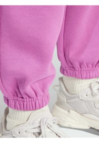 adidas Originals Tepláky - semi pulse lilac