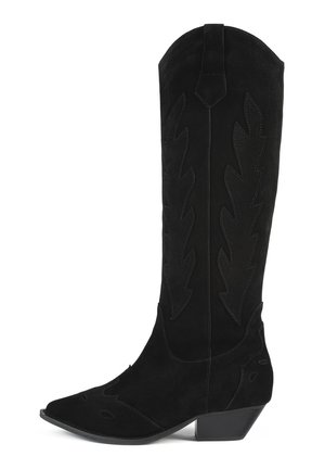 Sorte ruskinds cowboystøvler med spids toe, lodret syning og bladformede dekorationer. Lav blokhæl, slankt overdesign.