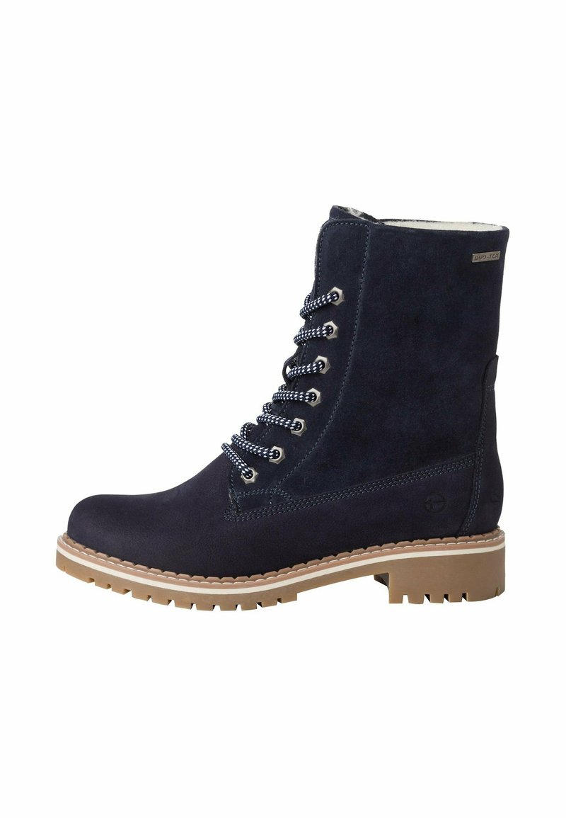 Botas de ante azul marino con cordones, acabado texturizado, suela de goma y herrajes plateados. Cuentan con un collarín acolchado y cordones blancos en contraste.