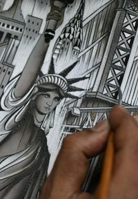 Zwart-wit kunstwerk van de Vrijheidsbeeld, met een gestructureerd oppervlak en fijne details van nabijgelegen gebouwen en stadsgezichten.