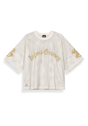 Biała koszulka z siateczki z krótkim rękawem, z złotym napisem "Lafams Grimey" na wysokości klatki piersiowej oraz pasującymi złotymi wzorami na rękawach.