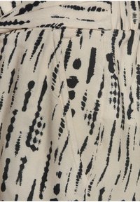 s.Oliver Short - beige-schwarz-bedruckt