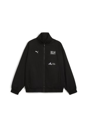 Sort zip-up jakke lavet af glat stof. Har en høj krave, elastiske manchetter og hvide logoer på brystet og ærmet. Enkel design.