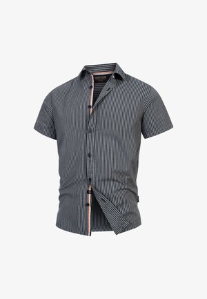 Kurzarmhemd aus Baumwolle mit dunkelblauen und weißen vertikalen Streifen, Knopfverschluss vorne und einem inneren Akzent in Orange entlang der Knopfleiste.