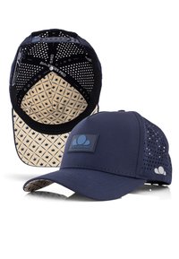 Tengerészkék baseball sapka hálós oldalakkal, egyszínű elöl, logóval ellátott folttal és mintás béléssel. A karima ívelt; az anyag könnyű.