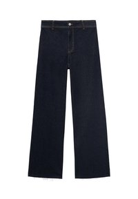 Jean en denim bleu foncé à jambes larges avec fermeture par bouton et zip, poches avant et ourlets bruts légèrement effilochés.