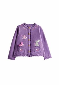 Lila gestrickte Strickjacke mit gestickten Vögeln und einem Hasen, gewelltem Saum und Knopfverschluss, versehen mit zwei Taschen, die blumige Akzente zeigen.