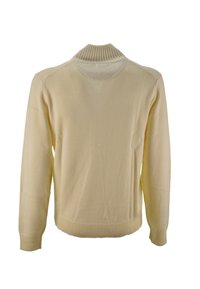Maglione a maglia di colore crema chiaro, con collo a giro e polsini a coste, caratterizzato da una texture liscia e un design aderente.