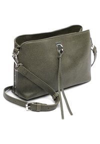 Borsa a tracolla verde oliva con texture, forma rettangolare, accessori in argento, tracolla regolabile e rivestimento interno liscio. Presenta dettagli con frange.
