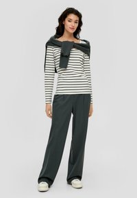 s.Oliver AUS STRETCH - Langarmshirt - olivgrün