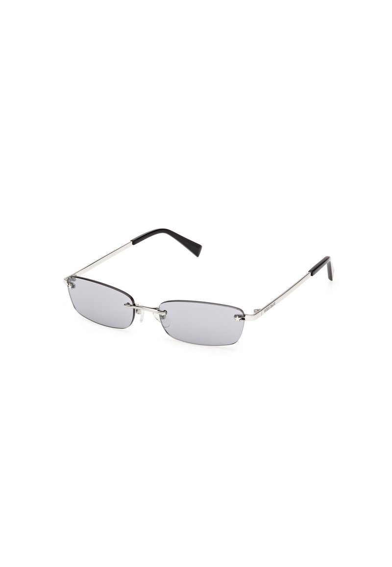 Metalliset suorakulmaiset aurinkolasit, joissa on harmaat linssit, hopeiset kehykset ja mustat sankavihjeet. Ominaisuuksiin kuuluu tyylikäs muotoilu ja vähäiset varusteakcentit.