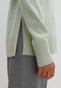 someday. Svetr - light green