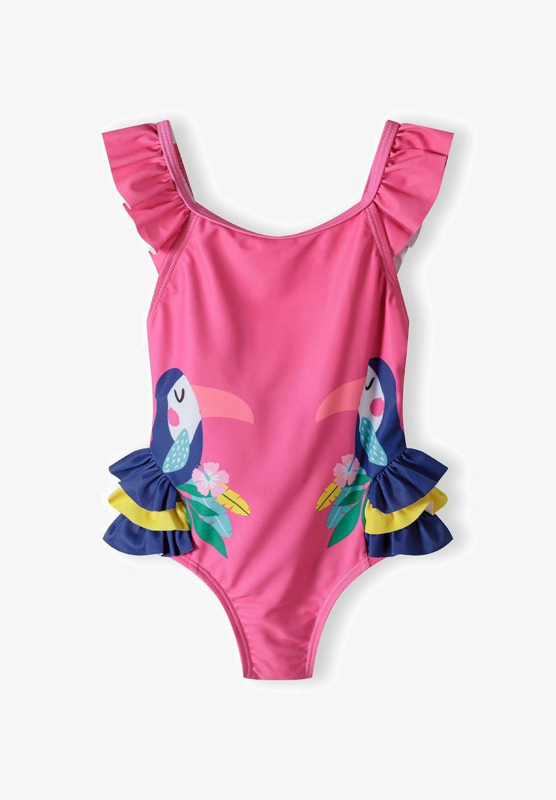 Rózsaszín egyrészes fürdőruha fodros pántokkal, színes tukan és virágmintákkal, valamint sötétkék fodrokkal az oldalakon.