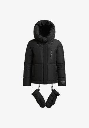 Mustat puhvitakki suurella hupulla, etuvetoketjulla, rintataskulla ja kahdella irrotettavalla lapasella. Ominaisuudet tuftattu muotoilu ja säädettävä nyöri.